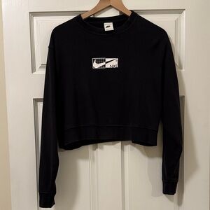 Nike Women's Black Graphic Sweatshirt